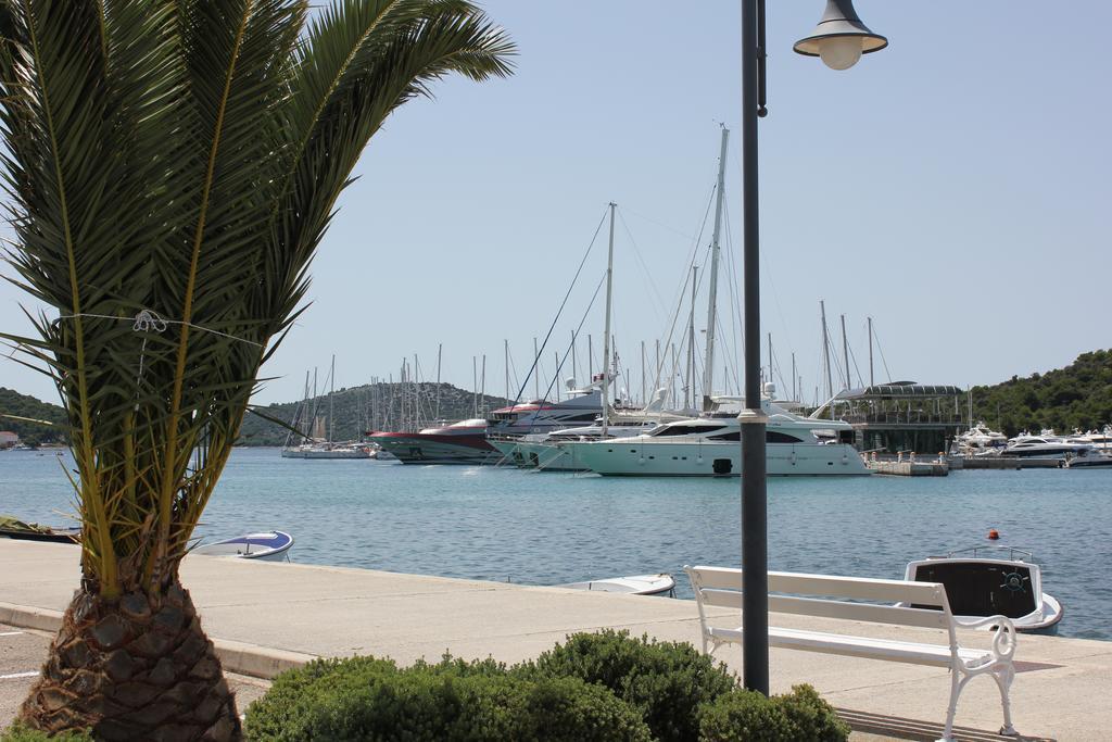 Beach House Paradiso โรกอซนิซา ภายนอก รูปภาพ
